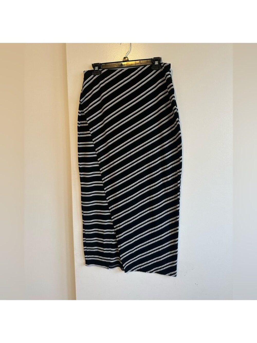 Monochrome Striped Pencil Skirt